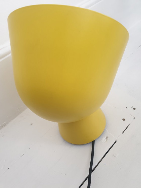 Image 1 of Lampada da terra in metallo giallo di Ola Wihlborg