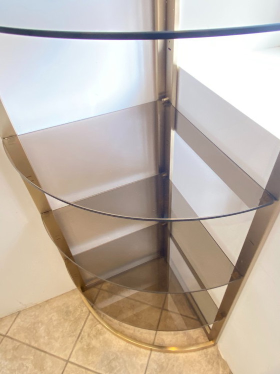 Vintage modulaire hoekwandkast uit de jaren 70 met glazen en gouden metalen frame. – Boekenkasten, Glass (photo 5 of 20)