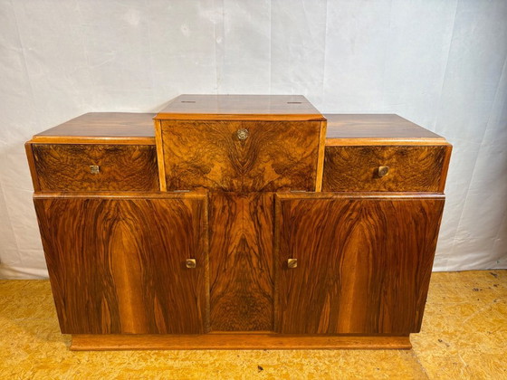 Image 1 of Credenza da cocktail Art Deco inglese in radica di noce – Circa anni '30 Una splendida credenza da cocktail originale inglese Ar