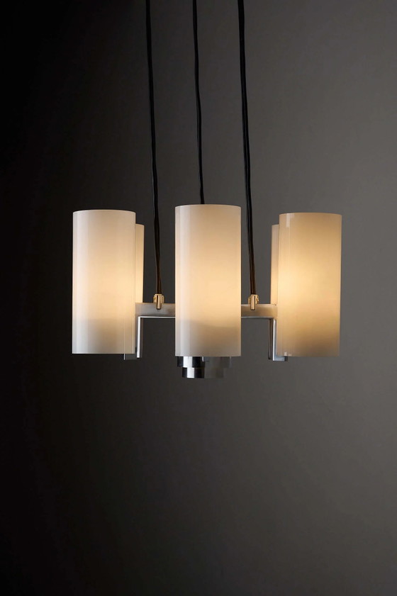 Lustre chromé à six bras avec diffuseurs cylindriques en verre opalin, Europe, années 1970, Plafonniers (photo 2 sur 10)