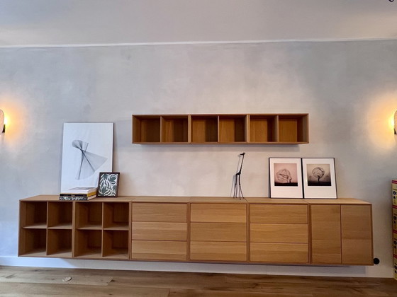 Image 1 of Bolia Case boekenkast met lades, planken en deuren in wit gepigmenteerd geolied eikenhout, fineer