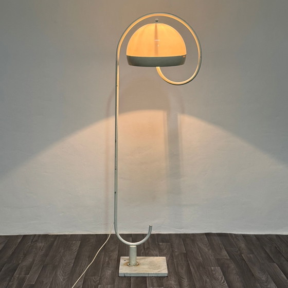 Image 1 of Harvey Guzzini Lampada da terra Space Age con base in marmo Design anni '70