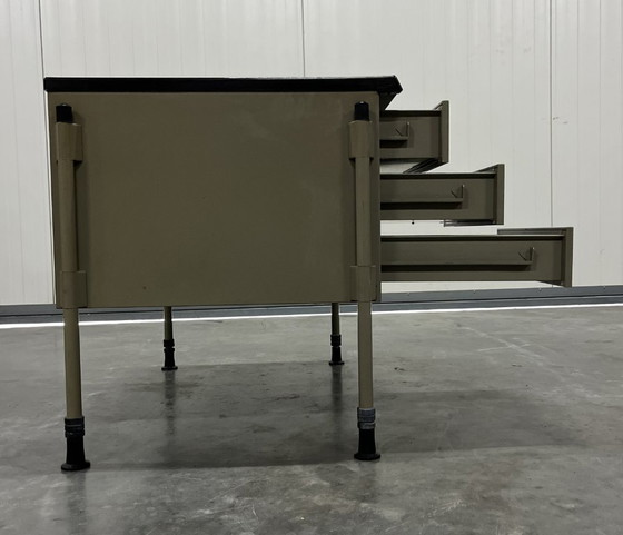 Image 1 of Credenza piccola Olivetti