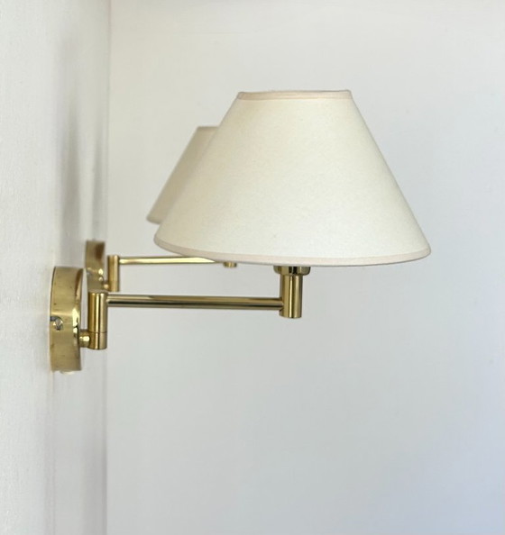 Image 1 of Coppia di applique vintage regolabili, ottone e tessuto beige, Francia, 1970