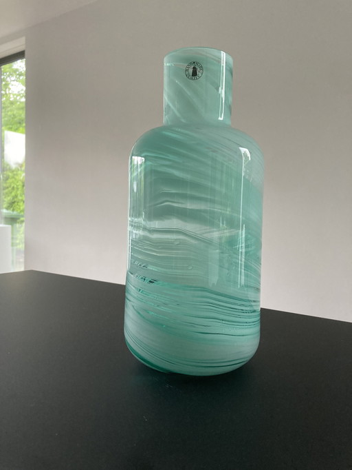 Vase soufflé à la bouche en turquoise par Iina Vuorivirta