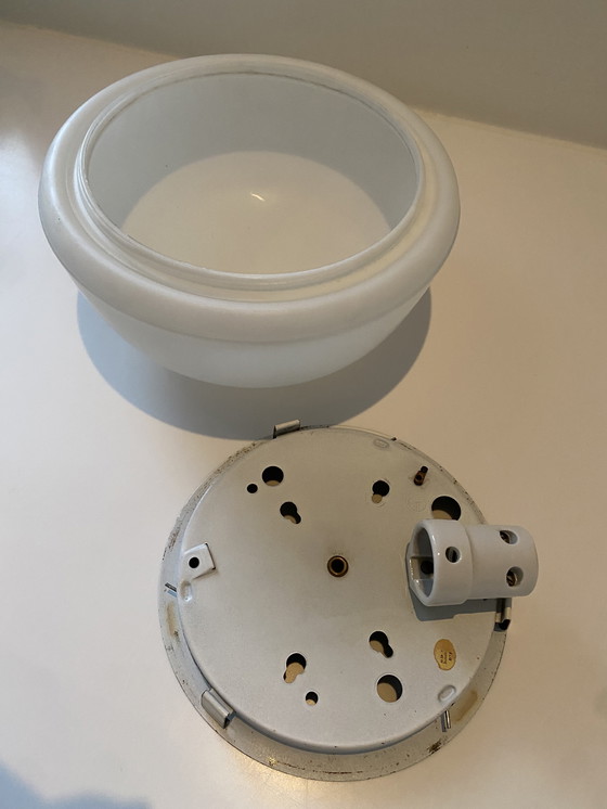 Image 1 of Deckenleuchte/Wandleuchte im Mid-Century-Stil aus weißem, mattem Glas – Gispen-Stil