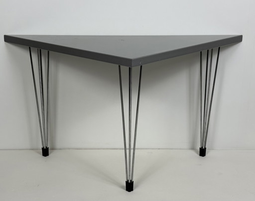 Table d'angle/d'appoint Pin Age grise, design danois, Arne Jacobsen