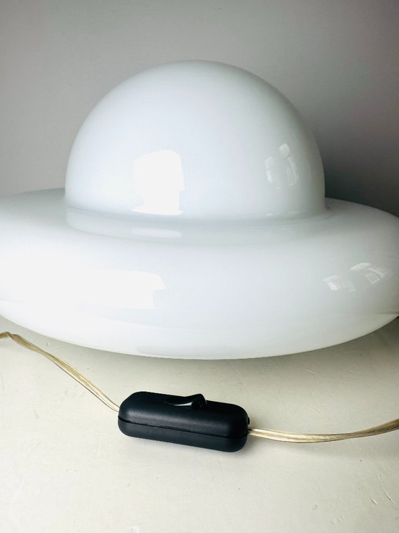 Sculptural UFO Space Age table lamp in opal glass, Italy, 1970s (photo 6 of 7)