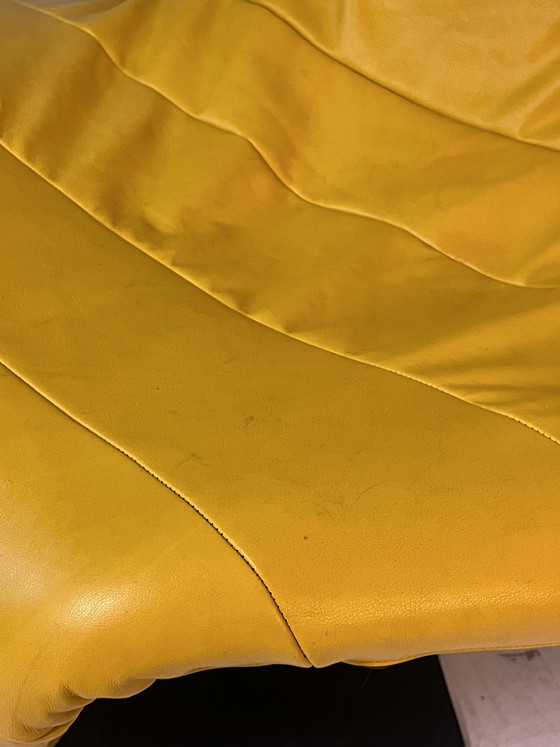 Image 1 of Poltrona di design Turner in pelle gialla | pelle gialla