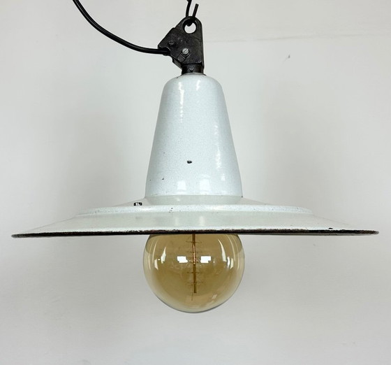 Image 1 of Lampada a sospensione industriale in smalto bianco, anni '60