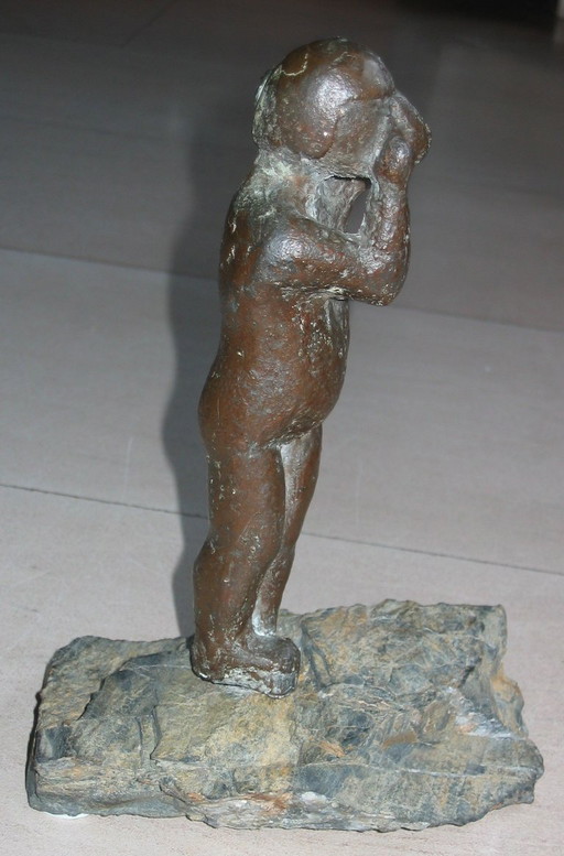 Bronze figurine thumbing girl