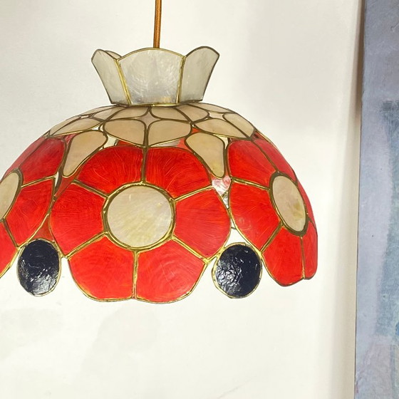 Mother-of-pearl chandelier, Capiz shell, 1950s style, red flowers – Pendant lamps, Stone (photo 3 of 9)