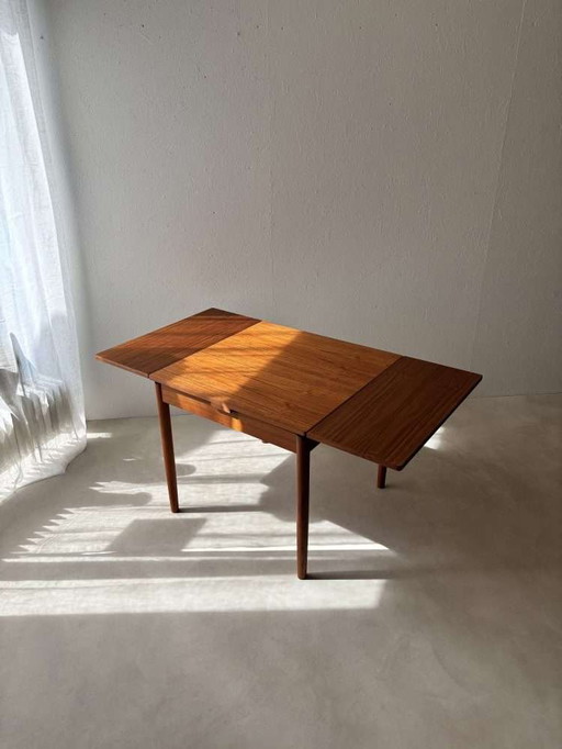 Mesa de comedor diseño escandinavo teca maciza años 60