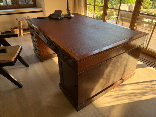 Bureau double anglais avec plateau en cuir rouge