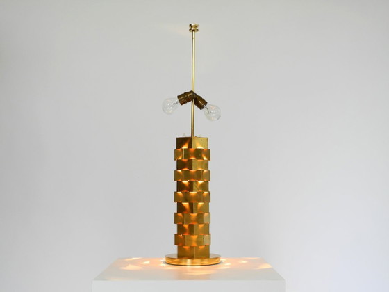 Image 1 of Einzigartige große Messing-Tischlampe aus den 1960er Jahren von den Vereinigten Werkstätten mit beleuchtetem Sockel