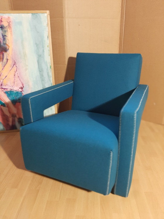 Image 1 of Cassina Utrecht 637, nueva, nunca usada, en tela de lana azul petróleo (serie 13L), costuras de caballo