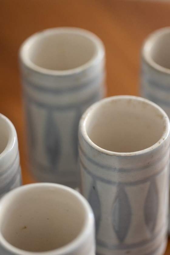 Image 1 of Roger Capron. Set di 8 bicchieri in ceramica, firmati e datati 1976