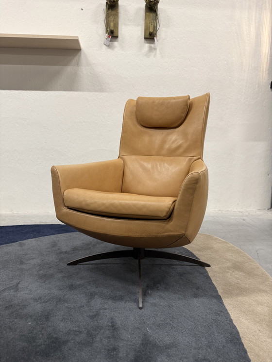 Image 1 of Poltrona relax Jori Griffon con pouf in pelle Lotila