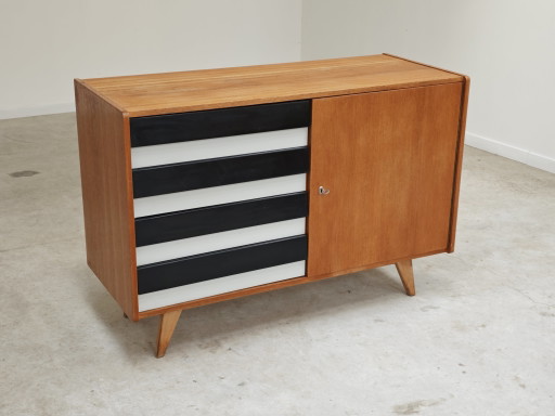 Buffet U458 par Jiri Jiroutek pour Interier Praha 1960