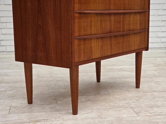 Image 1 of Deense commode uit de jaren 70 met een inklapbare spiegel, gemaakt van teakhout.