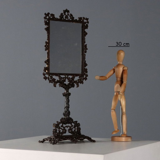 Tafelspiegel van bronskleurig gepatineerd metaal