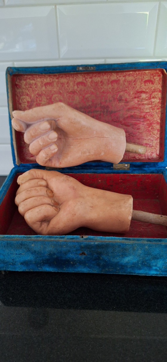 Image 1 of Antieke set van wassen handen met oud fluwelen doosje