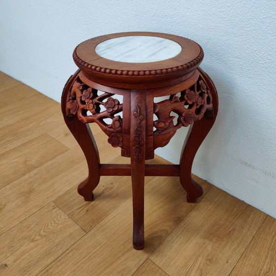 Image 1 of Antiker orientalischer Beistelltisch/Pflanztisch mit Marmorplatte