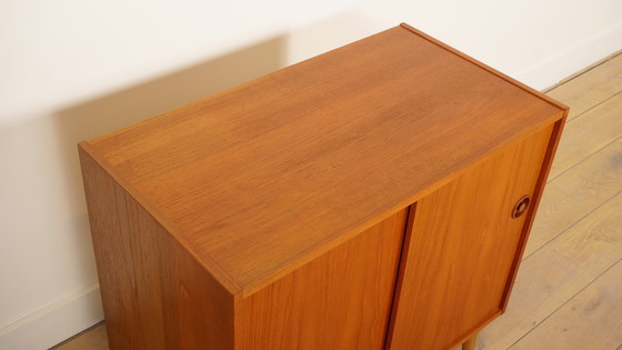 Image 1 of Vintage kastje met schuifdeuren | Audiomeubel | Teak