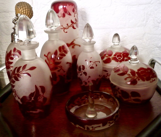 Art Deco Toiletset - Carly - Geëmailleerd Glas Met Rood Floraal Decor - 14-Delig.