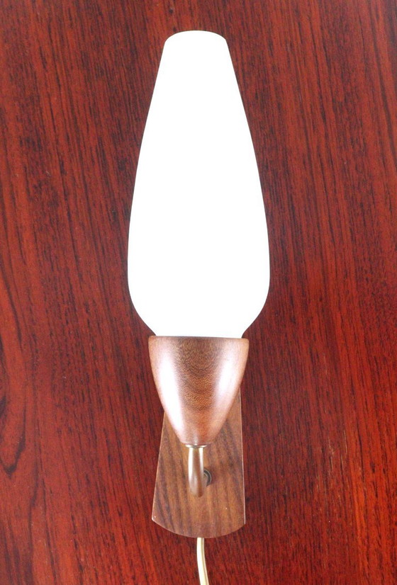 Image 1 of Lampada da parete vintage in teak con paralume in vetro smerigliato