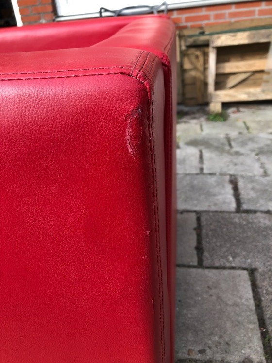 Image 1 of Poltrona lounge in pelle rossa dal design moderno