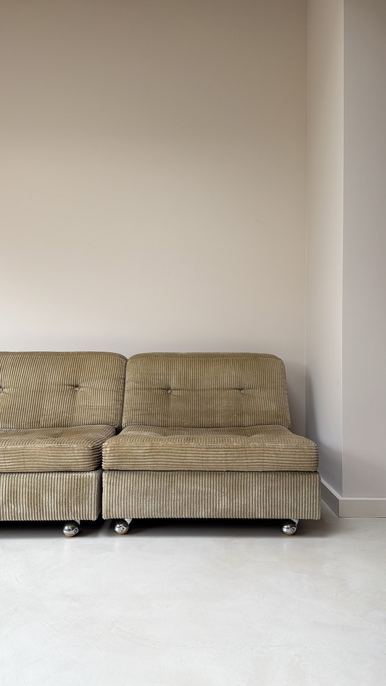 Image 1 of Trois éléments d'assise vintage en tissu velours côtelé