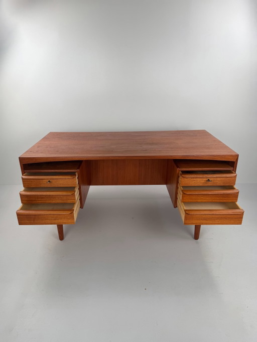 Bureau de direction Valdemar Mortensen – Design sculptural en teck danois, années 1960