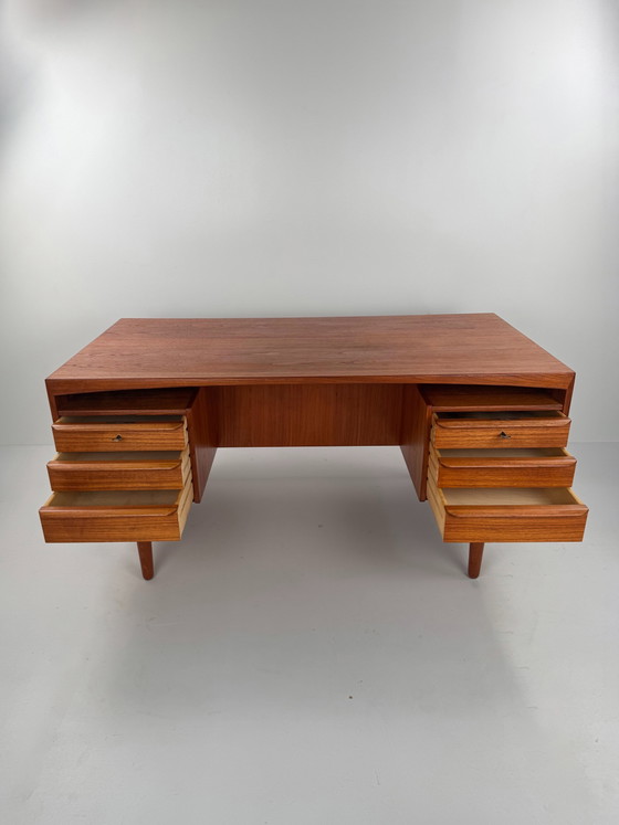 Image 1 of Bureau de direction Valdemar Mortensen – Design sculptural en teck danois, années 1960