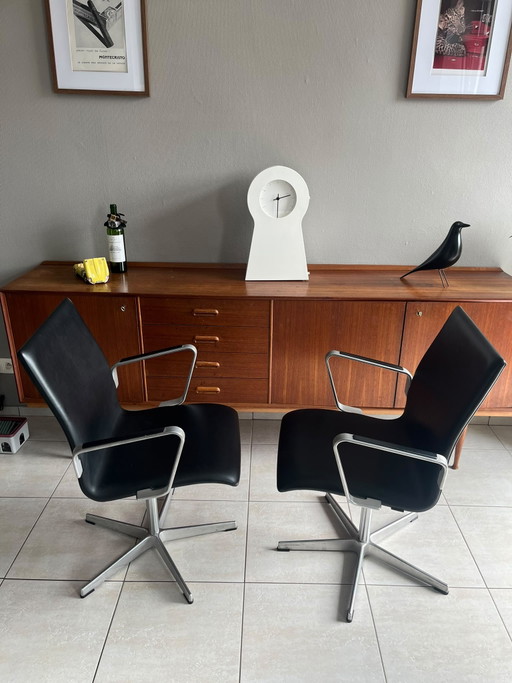 2x Fritz Hansen Oxford By Arne Jacobsen – bureaustoelen, Leather, Aluminium