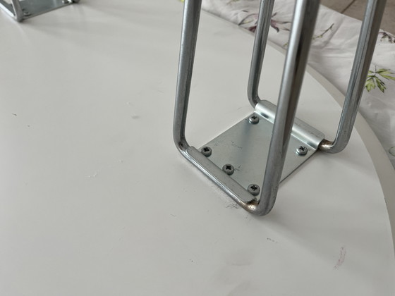 Image 1 of 4 Eames Sideshells und elliptischer Tisch von Hein und Matthson