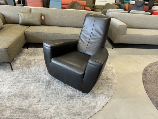 Label Longa Fauteuil Zwart Leer Met Bruin Leer Poef 