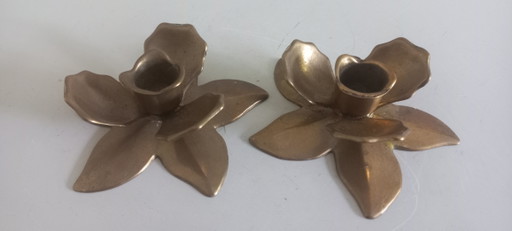 Juego de candelabros de latón con forma de flor de estilo moderno de mediados de siglo – kandelaars en kaarsen, Brass
