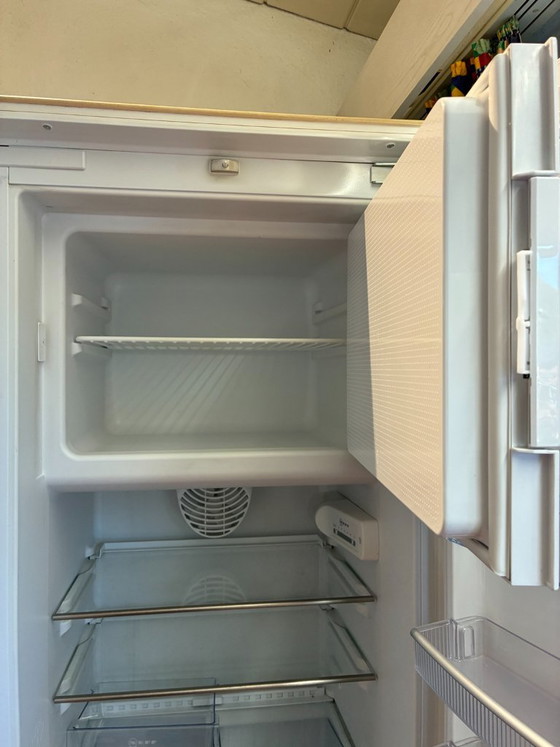 Cucina componibile vintage bianca con piano di lavoro in granito e Gaggenau, Miele, Neff (photo 10 of 11)