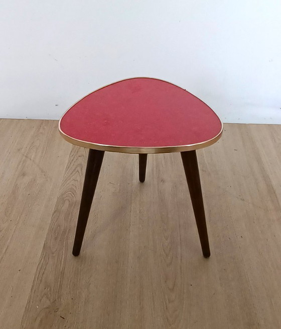 Image 1 of Vijftiger jaren bijzettafel met rood sparkle bovenblad