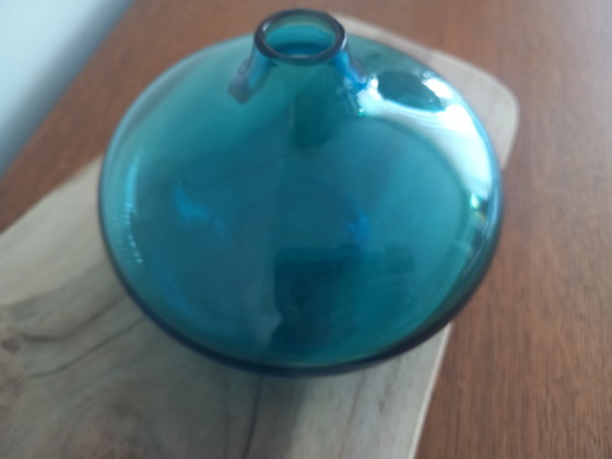 Image 1 of Rare Small Salong Vase – Design by Johanna Jelinek – Mouth-blown glass – Turquoise blue – 1990