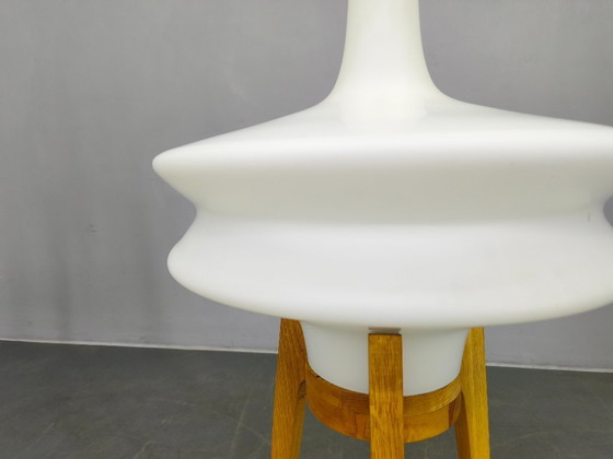 Image 1 of Sculpturale vloerlamp uit het midden van de 20e eeuw met glazen kap, jaren 70