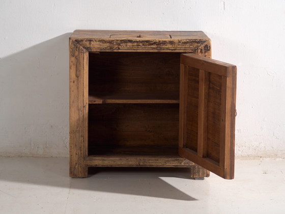 Shanxi low cabinet in elm with carved door – China, circa 1930 – Sideboard cabinet, Iron (photo 15 of 40)