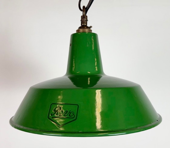 Image 1 of Industriële groene emaille hanglamp van Revo, jaren 1950.