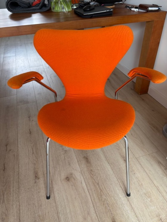 Image 1 of 4 poltrone imbottite vintage con braccioli di Arne Jacobsen per Fritz Hansen