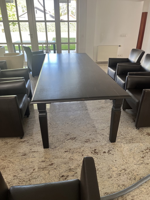 Precioso juego de comedor con 8 sillas de cuero, de 2,80 metros de largo.