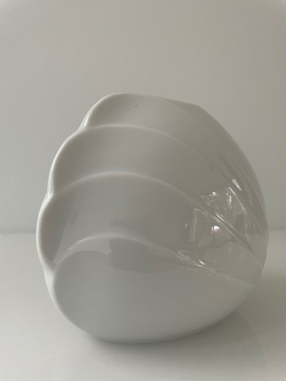 Image 1 of Vaso vintage in porcellana della Germania Ovest con rilievo a onde.