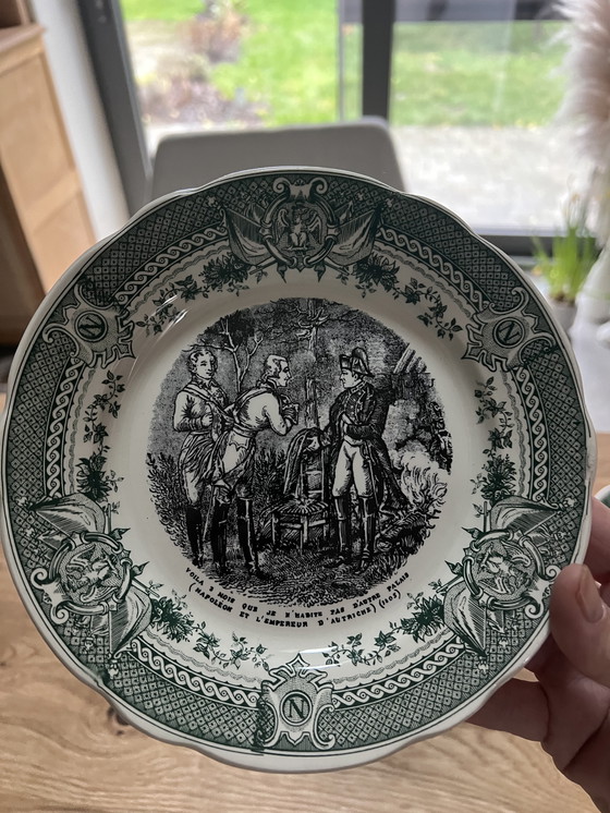 Image 1 of Set aus französischem Sarreguemines-Transfergeschirr und napoleonischen Tafeln.