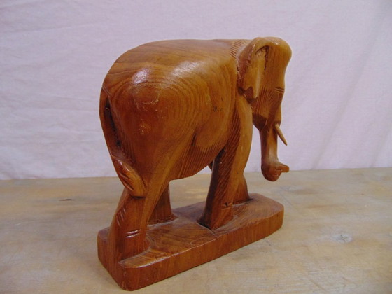 Image 1 of Éléphant en bois vintage de Thaïlande