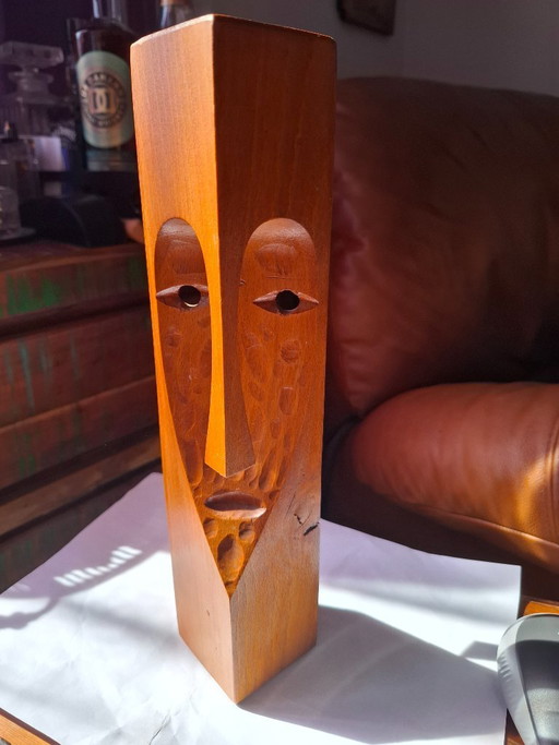 Handgeschnitzte Totem-Gesichtsskulptur aus Holz im Stil der Mitte des 20. Jahrhunderts (30 cm)